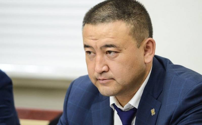Эрчим хүчний сайд С.Чойжилсүрэн Эрдэнэбүрэнгийн усан цахилгаан станцыг ...
